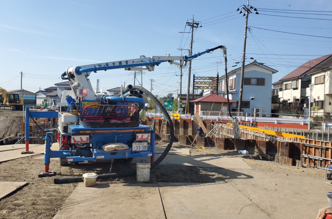 埼玉県川口市　調整池の土木工事におけるコンクリート圧送工事